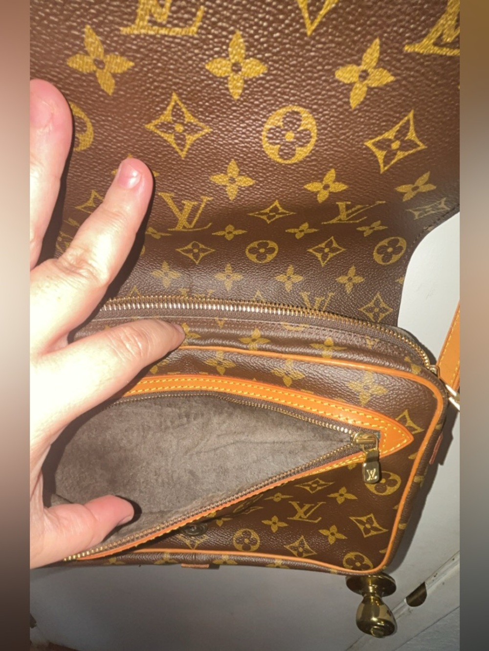 Louis Vuitton Vintage Crossbody w/COA - Picture 3 of 16